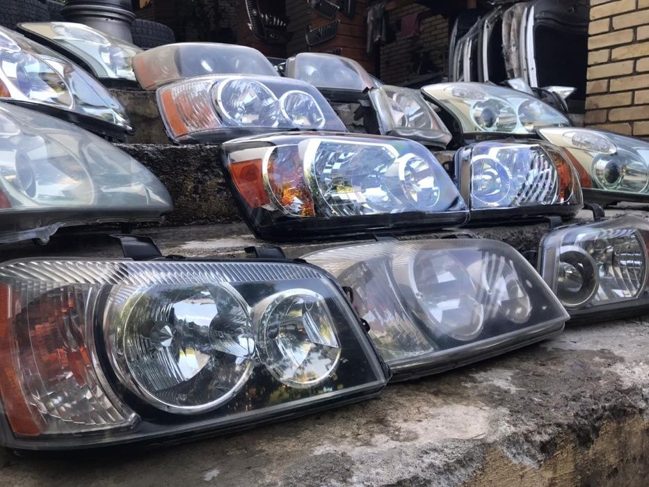 Фара на Toyota Highlander.