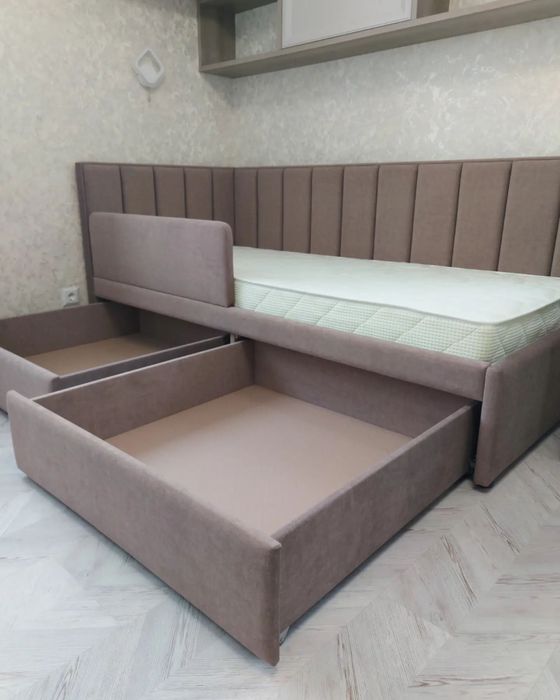 Детская мягкая кровать Келли  в наличии с матрасом