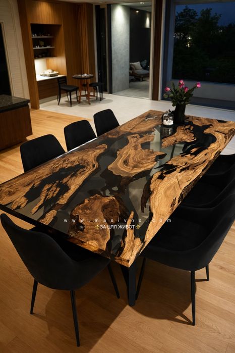 Дървена маса със смола