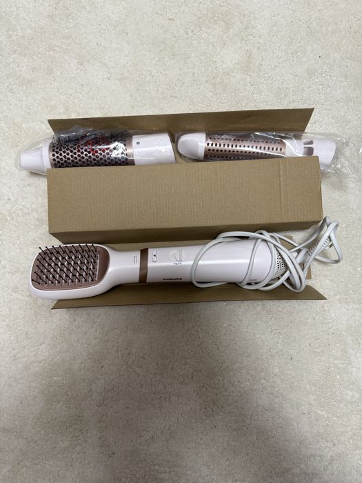 Uscator de par cu perie + inca doua accesorii