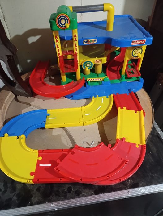 Игрушка гараж машинки дорога