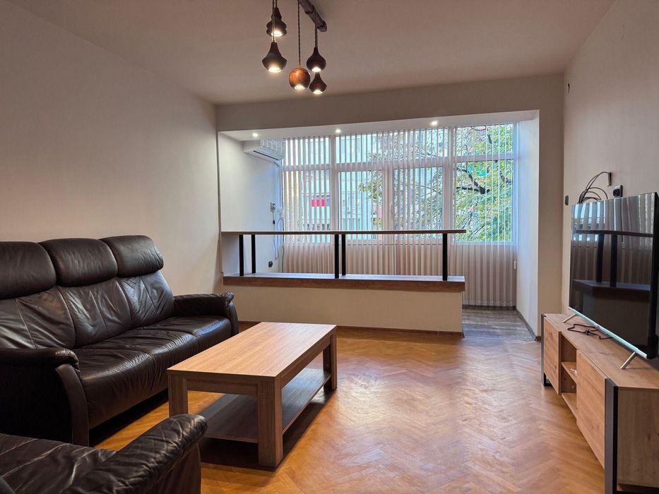 Дава се под наем Тристаен апартамент в Пловдив, Младежки Хълм - 85 кв.м за 677.79 € - Снимка #3