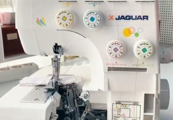 Продам оверлог ягуар