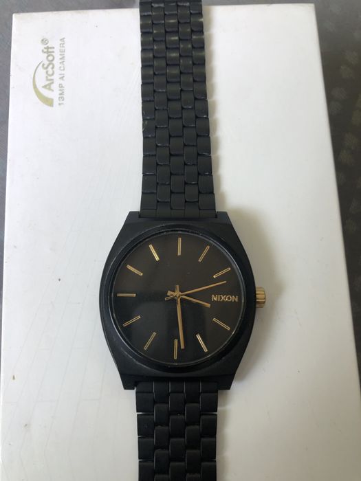 Часовник Nixon -Унисекс(черен мат и златен)