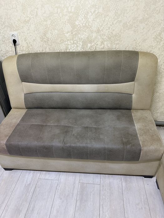 Kuxnya Divan sotiladi