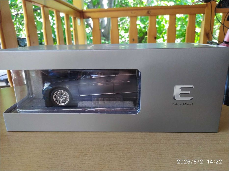 1:18 Метален модел на Mercedes S212 E-Klasse T-Modell / Tenorit Grau / 2009- Minichamps