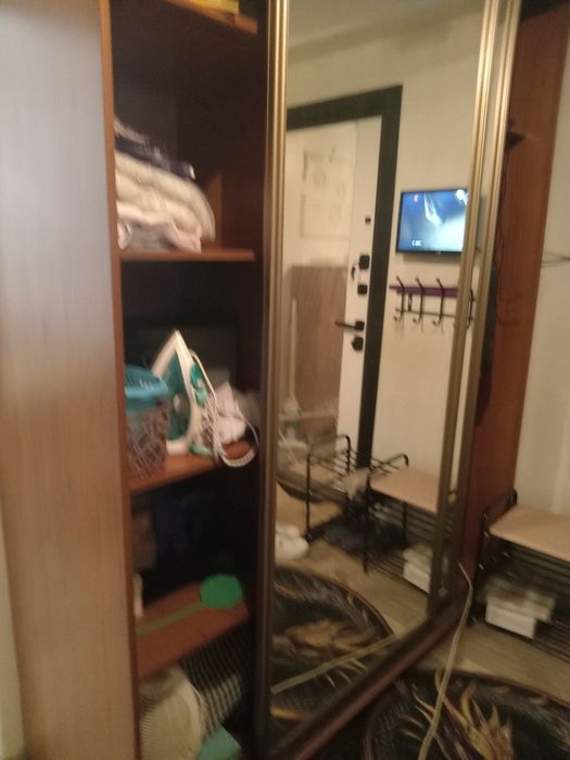 Шкаф коридор, зеркальный. Вместительный