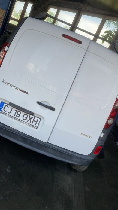 Dezmembrez Renault Kangoo 1.5 diesel 2010