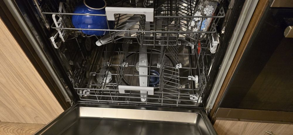 Съдомиялна Bauknecht, в момента все още се използва.