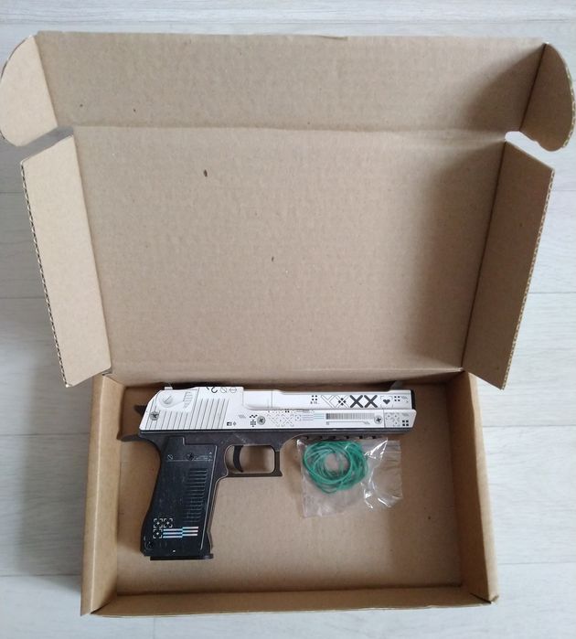 Игрушка CS GO пистолет/резинкострел из дерева.