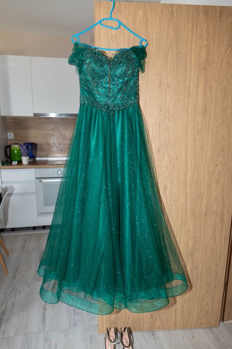 Продавам нова Абитуриентска рокля