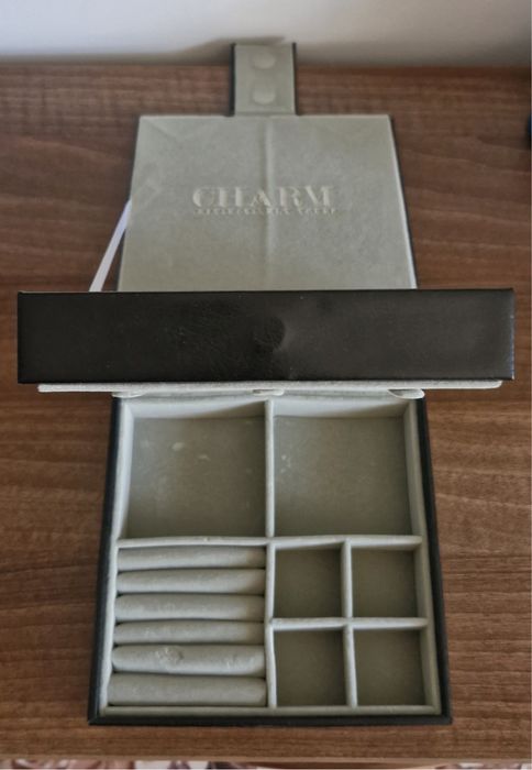 Caseta dubla pentru charmuri