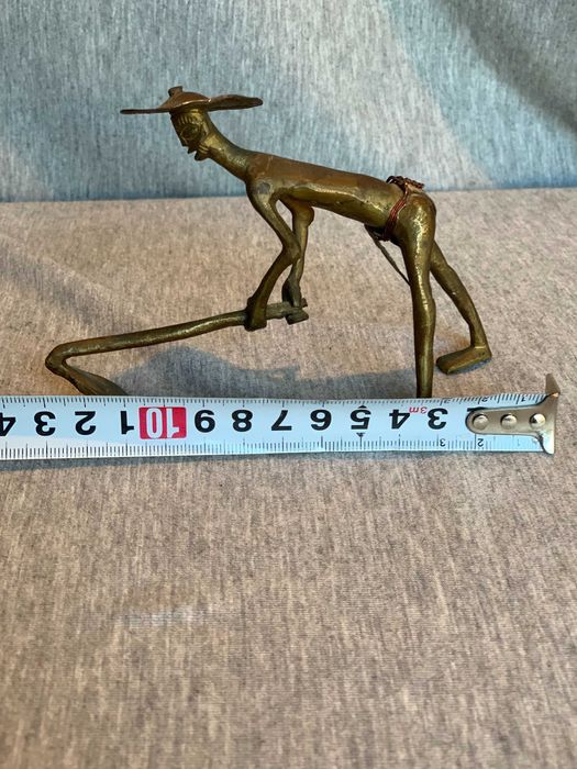 старинна Бронзова статуя