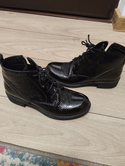 Ghete negre din piele naturala lăcuită Nr 35