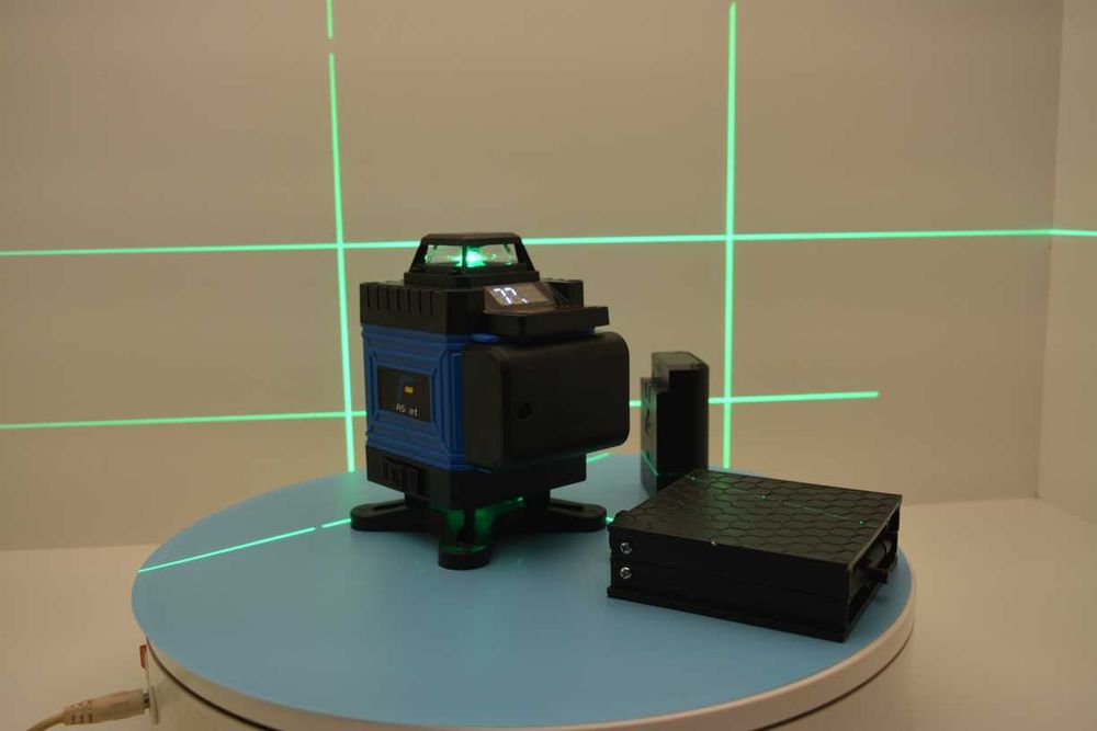 Promotie Contine două bucăți liion batteries  Reducere Nivela unda emerald 4D profesionala 16 linii telecomanda inclusa  Promotie Nivelă beam kkamoon