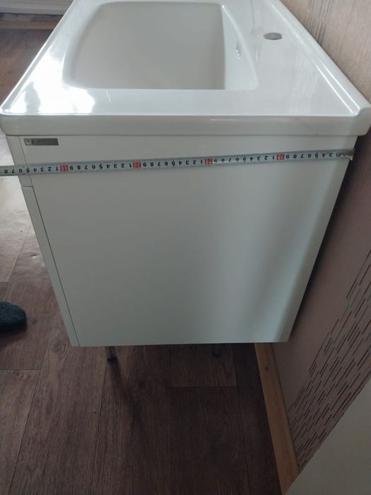 Новая раковина с тумбой