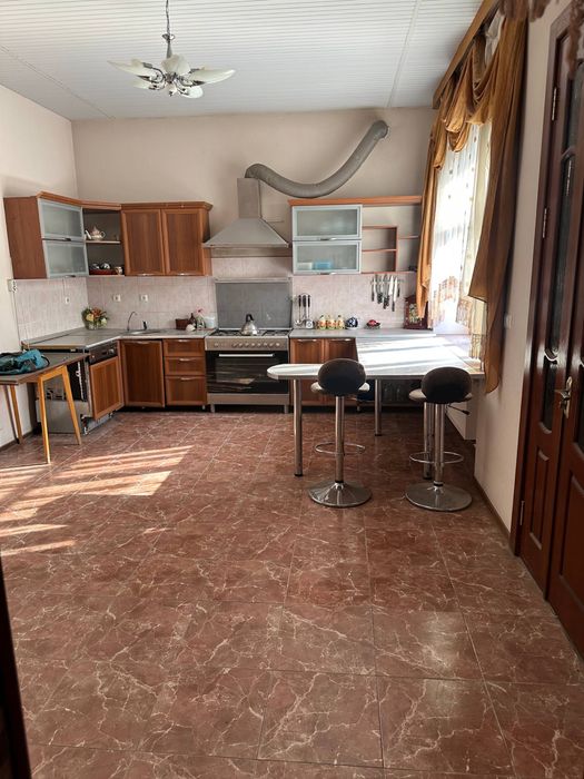 Katta uy sotiladi/arenda - Yashash va Biznes uchun