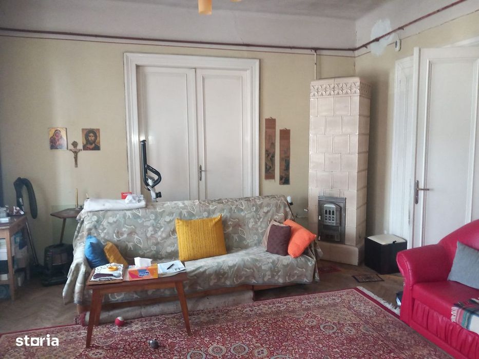 Apartament 3 camere de vanzare in zona Centrala