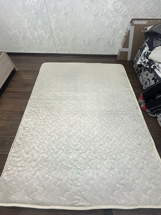 Продам матрас в хорошем состояний