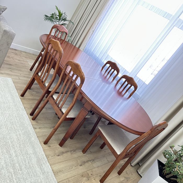 Стол со стульями