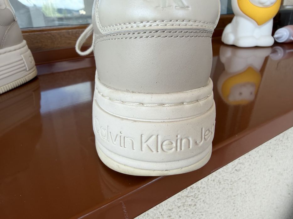Дамски бежови кецове Calvin Klein