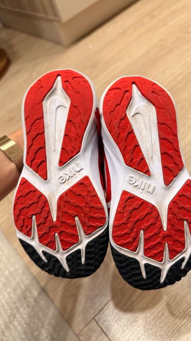 Продам кроссовки