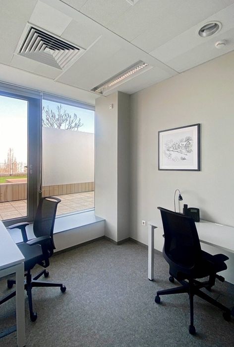 Самостоятелно офис пространство за 1-2 души в Regus European Trade