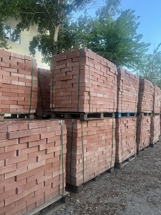 Жженый керамический кирпич