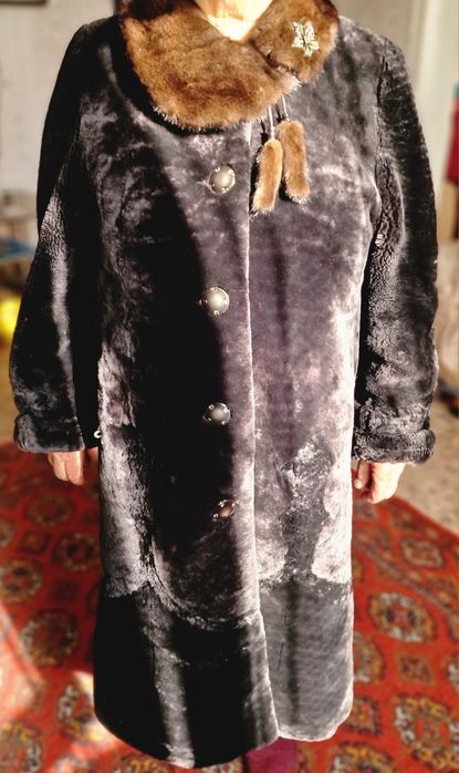 Шуба мутоновая, воротник норка. Б/у