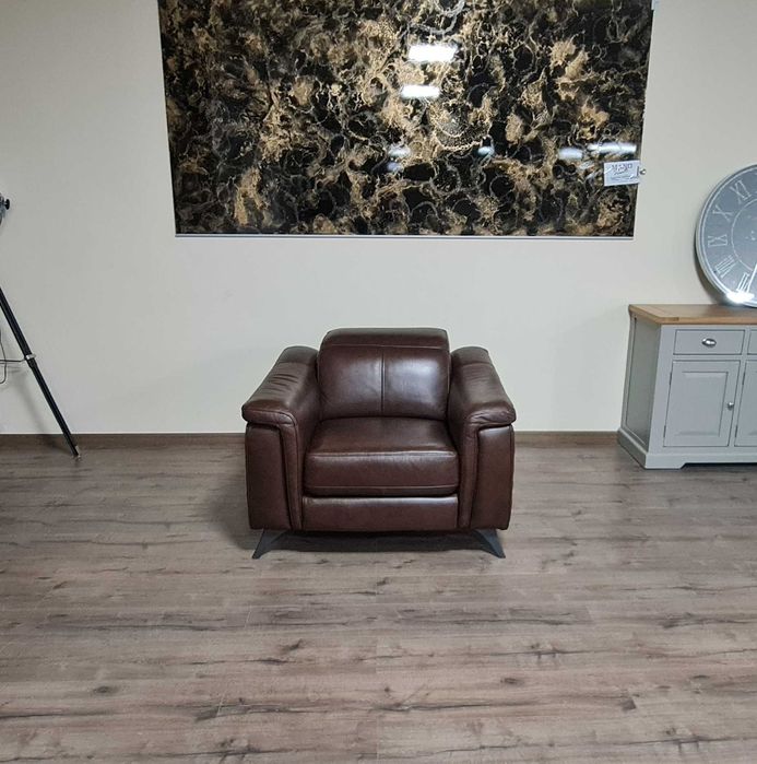 Кафяв кожен фотьойл с подвижна облегалка