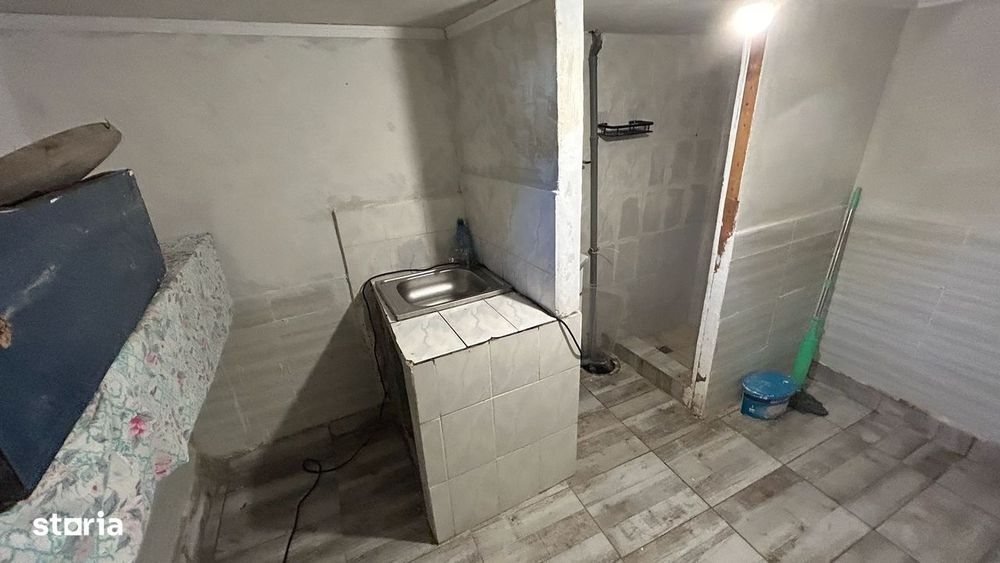 Camera cu demisol zona AFI