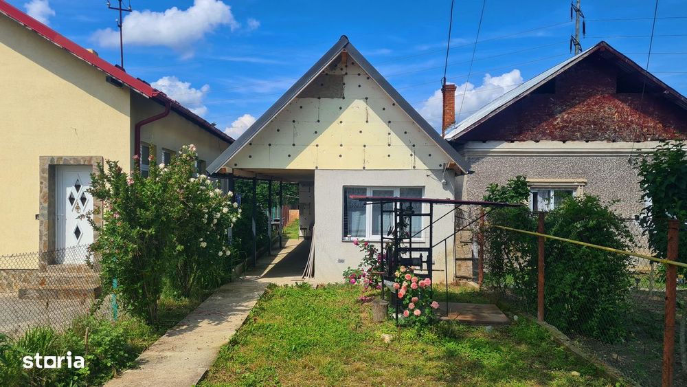 Casă cu deschidere la lac vânzare în comuna Merișani, județ Argeș.