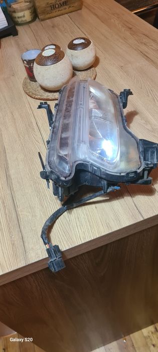 Продавам халоген с лед светлина за Хюндай Санта Фе