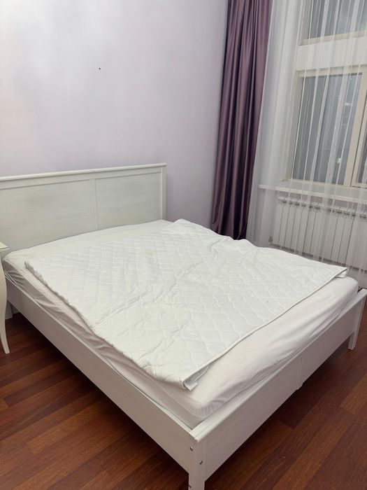 Продам кровать, комод, туалетный стрлик