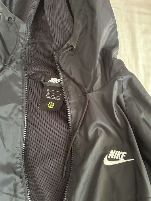 Geacă Nike pentru Primăvară.