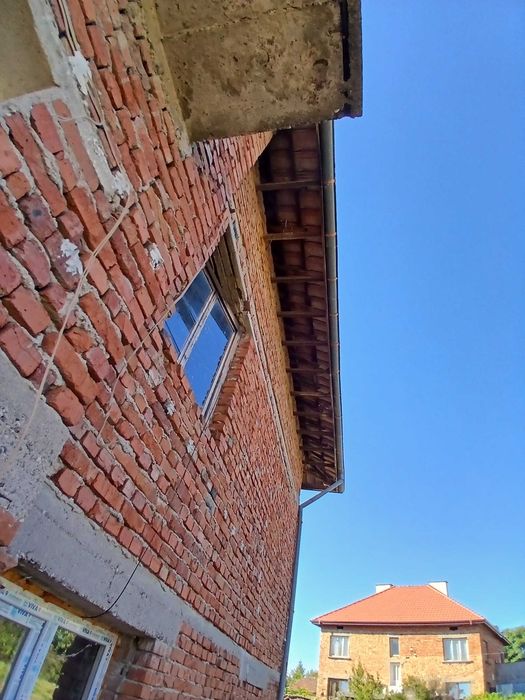 Продавам голяма къща в село малорад