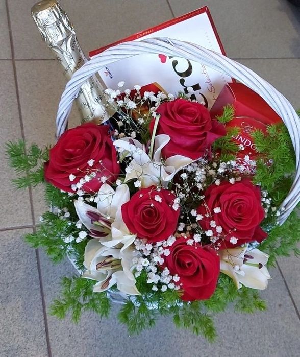 Цветя, букети, аранжировки, венци в град Пещера