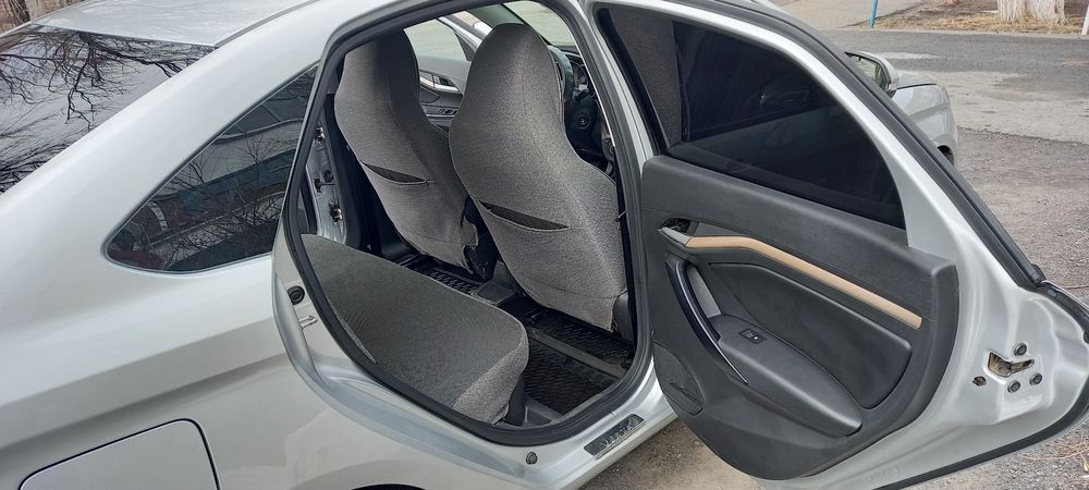 Машину лада Vesta