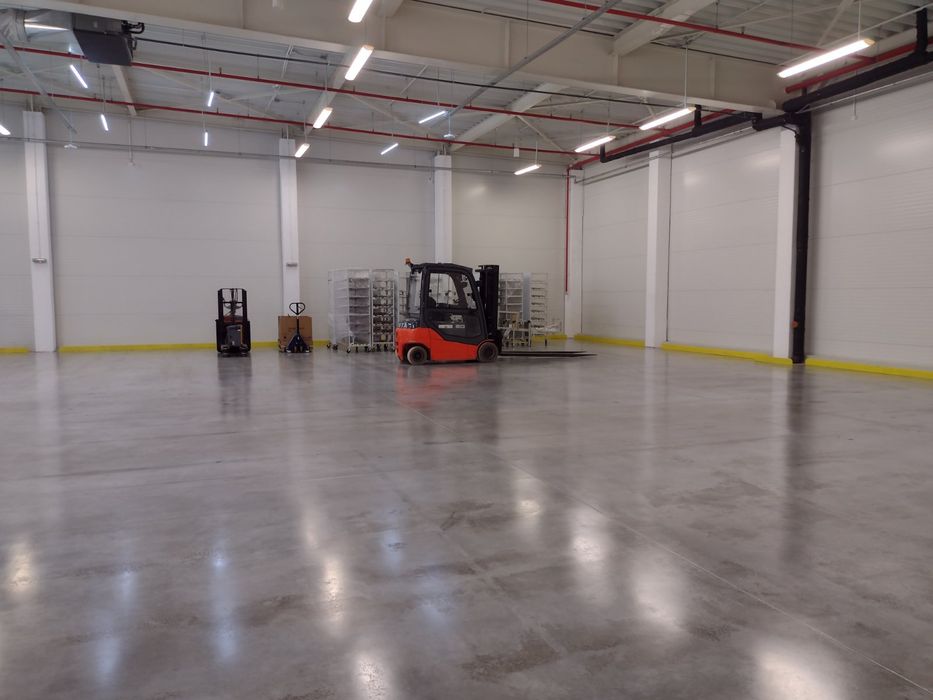 Машинно измиване и импрегниране на шлайфан бетон и каменни настилки