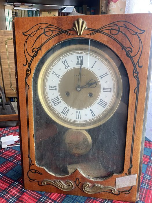 Продам часы настенные старые