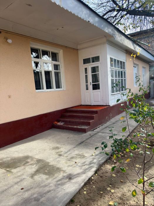 ПРОДАЕТСЯ:
Продается дом //Пилла махалля
5 соток
5 комнат
Все коммуник