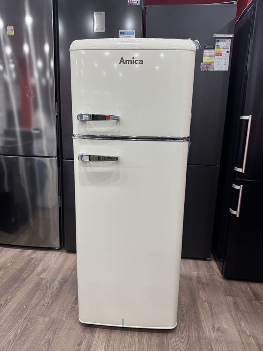 Ретро хладилник Amica с горна камера