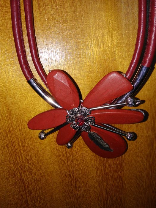 Дамско колие с цвете