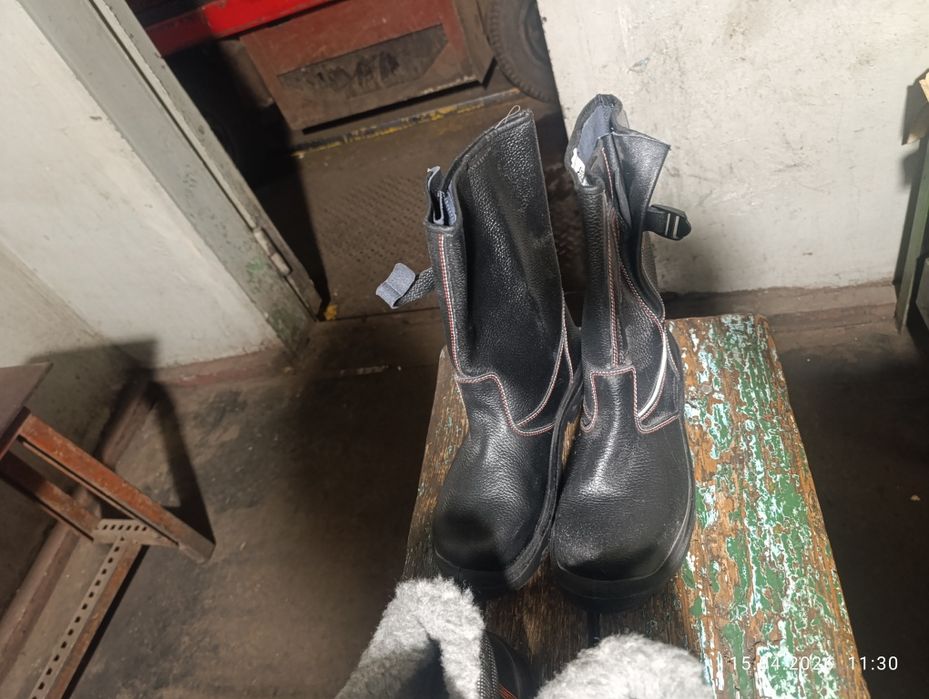 Продам зимние ботинки