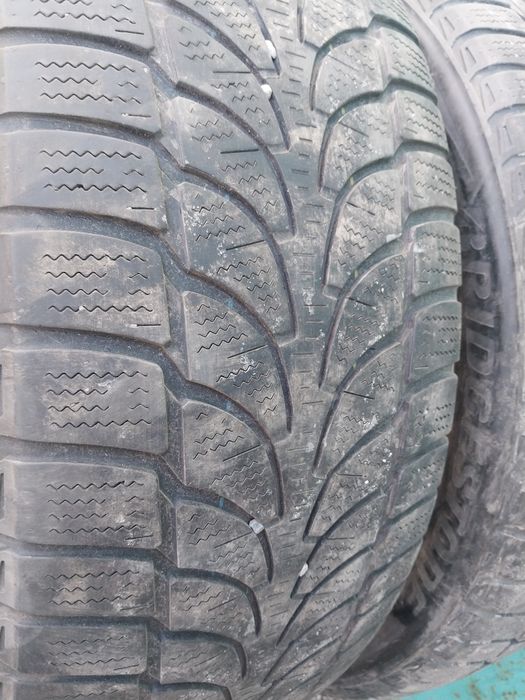 2 шины Bridgestone 235 55 R19. Торга нет.