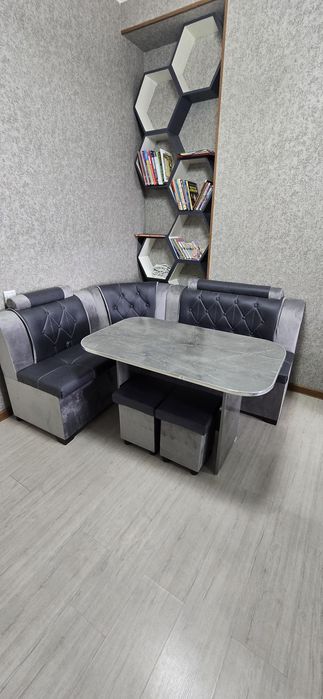 Кухнние.  Уголок +Сол+2пуфиг.качитва можете пасматрет