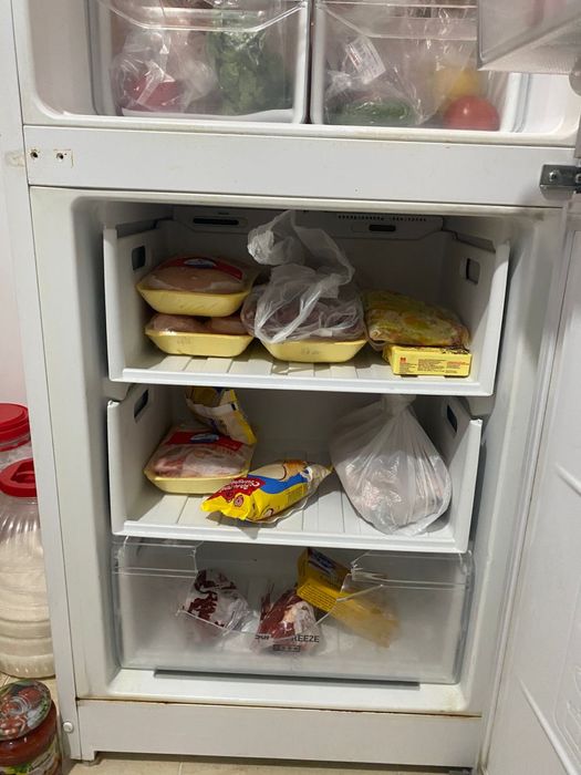 Срочно продам холодильник indesit