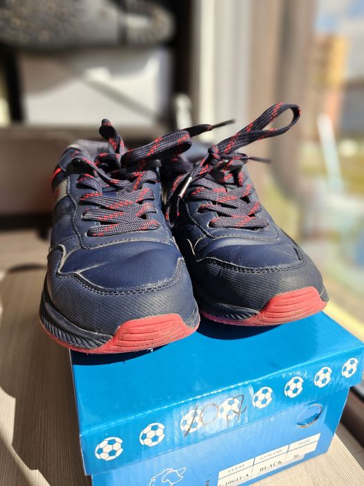 Продаются детские кроссовки