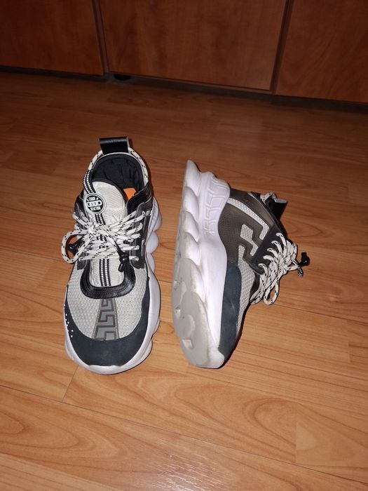 Versace chain reaction