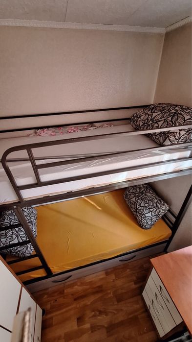 двухярусная кровать